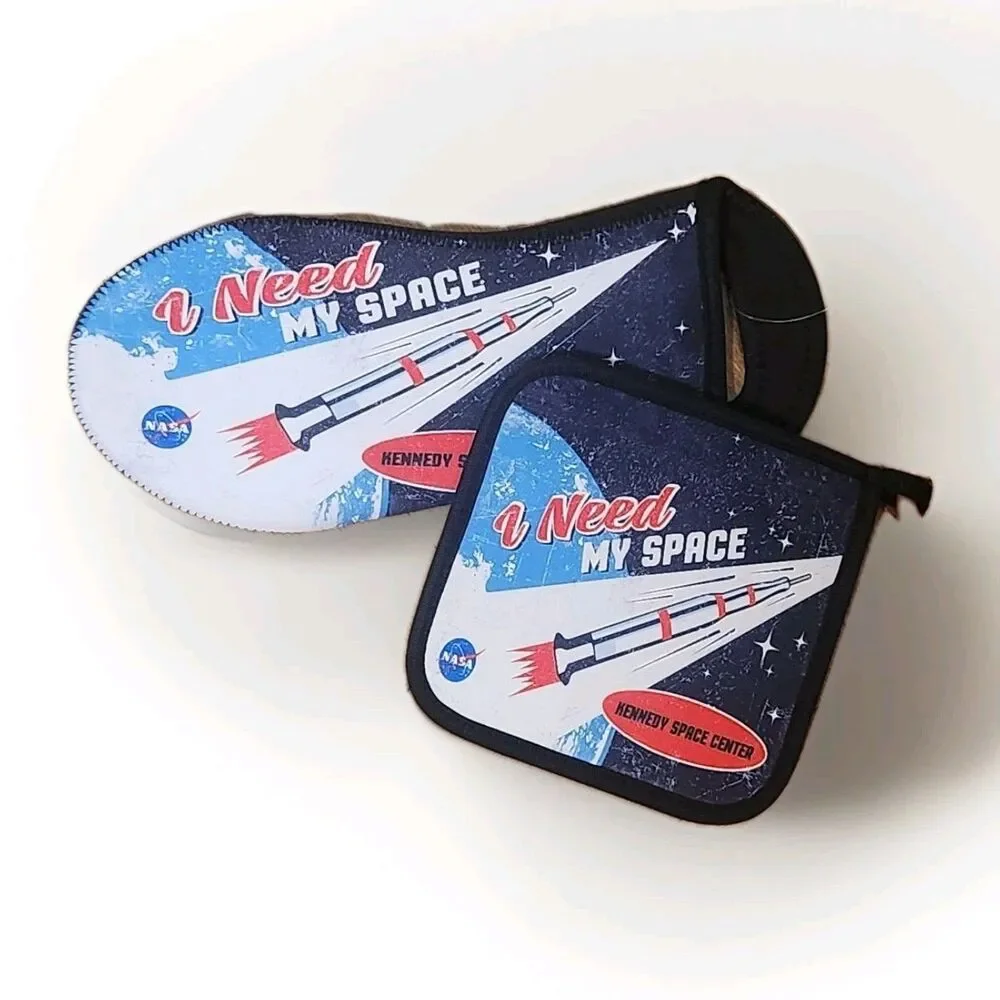 Nasa Kennedy Space Center Oven Mitt & Hot Pad Potholder Set I Need My Space NWOT - Picture 1 of 6